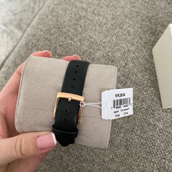 Micheal Kors Women’s Watch - Picture 3 of 3